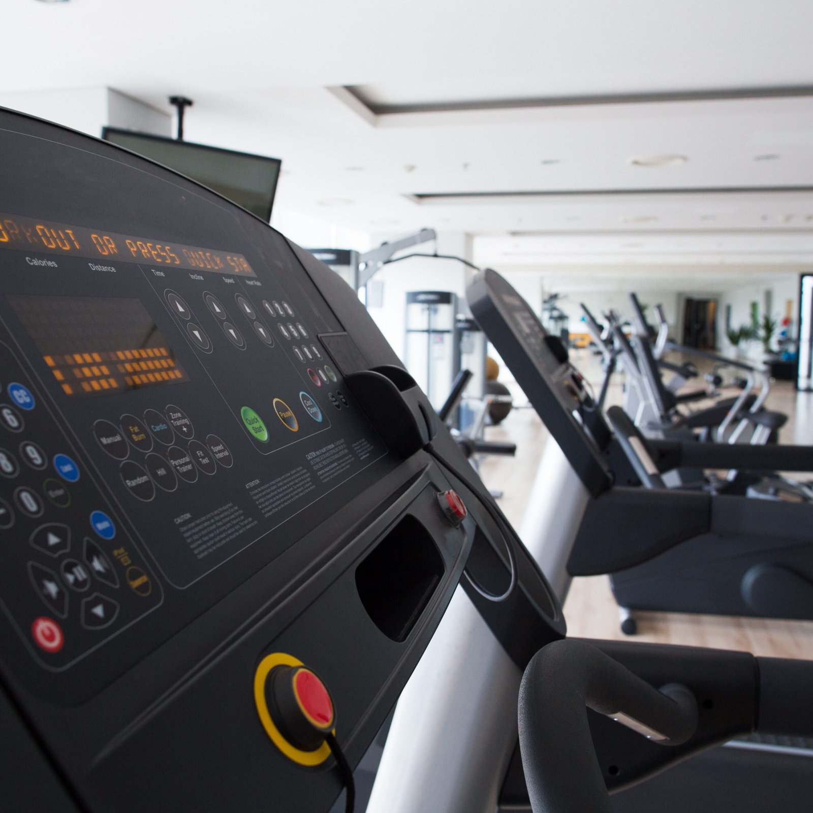 panel de computo de corredora en gym